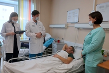 Свердловские врачи сохранили жизнь 46-летнему водителю, у которого за рулем случился самый опасный вид инсульта