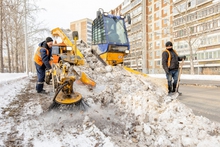 Управляющие компании Екатеринбурга будут бесплатно вывозить снег до середины февраля