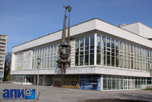 Денис Паслер поздравил свердловчан с Днем театра