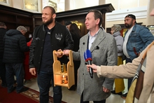 Благодатный огонь из Иерусалима доставили в Екатеринбург Благодатный огонь из Иерусалима доставили в Екатеринбург