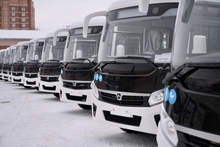 Евгений Куйвашев передал трем свердловским муниципалитетам новые автобусы