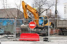 Строители закроют движение транспорта по переулку Суворовскому в Екатеринбурге